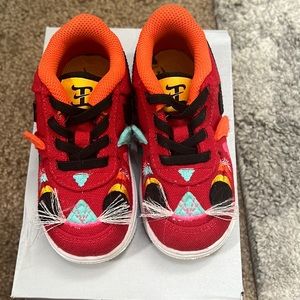 Nike cat shoes, size 7c. No box.